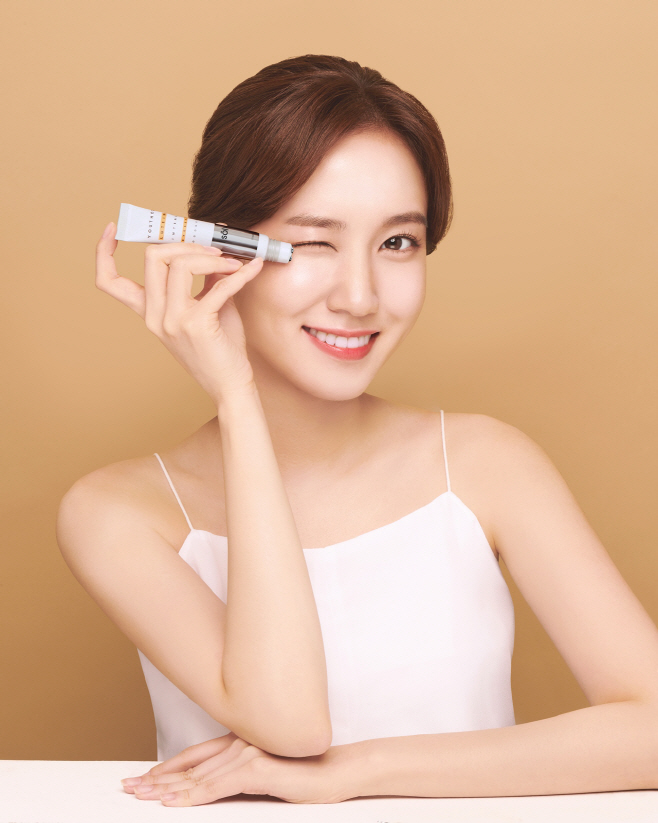눈가 전문 화장품 브랜드 ‘아이솔브’ 모델컷
