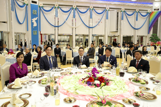 [평양정상회담] 환영 만찬 참석한 경제 사절단