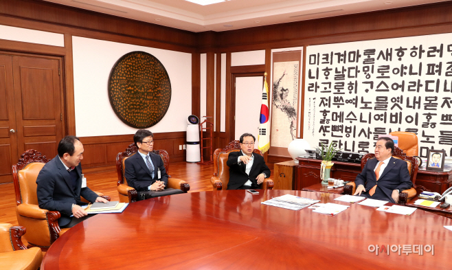 문희상 국회의장 면담-1