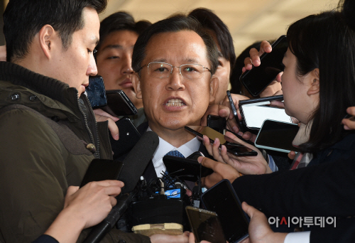[포토]검찰 조사받는 박병대 전 대법관