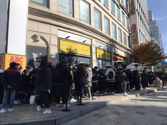 휠라X우왁굳