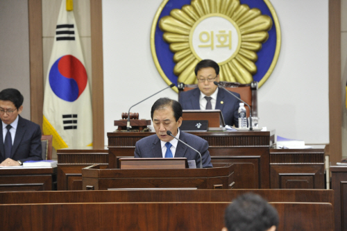 박윤국 포천시장이 21일 제137회 포천시의회 제2차 정례회에서