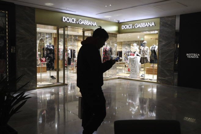 China Dolce & Gabbana <YONHAP NO-0388> (AP)