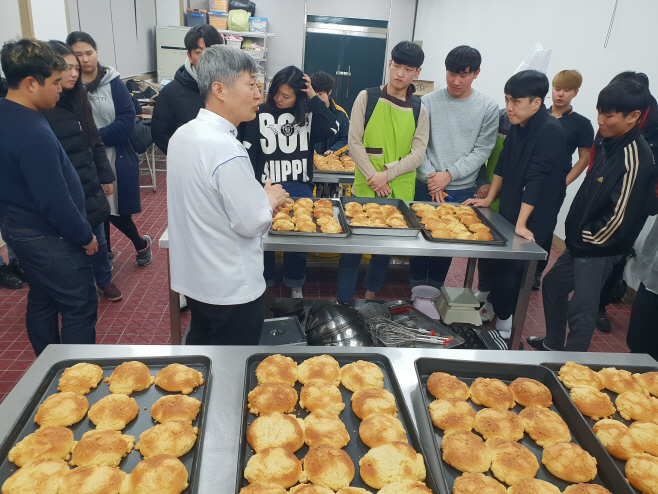 폴리텍대학 안성캠퍼스, 사랑 소보로빵 만들기 및 나눔 활동