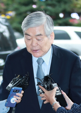 조양호 한진 회장, 검찰 청사 들어서며
