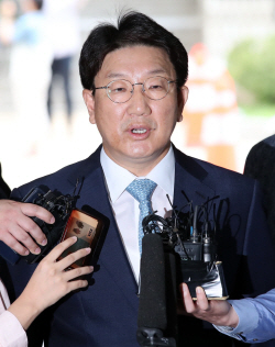 영장심사 위해 법정 향하는 권성동 의원