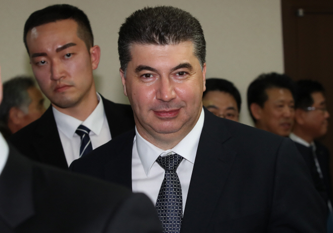 카허 카젬 한국GM 사장, 자동차산업 발전위원회 참석