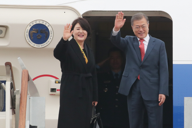 G20 정상회의 참석하는 문 대통령, 기착지 체코 프라하로 출발