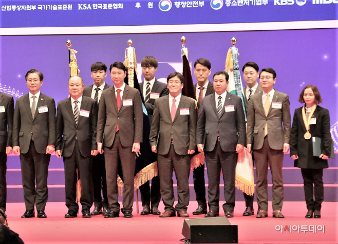 2018_아주캐피탈_국가품질상_대통령상수상_01