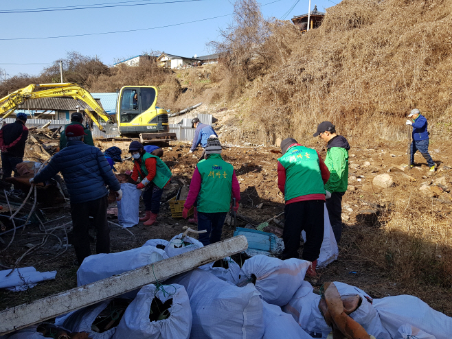 2-2. 사진(석보면새마을협의회,  환경정비지원)