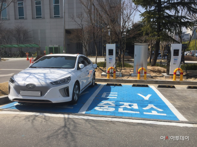 대전시청사 전기자 충전소 전경