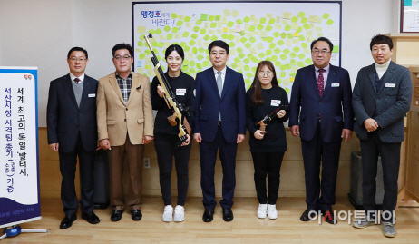 독일 발터사 서산시 사격팀에 통 큰 선물