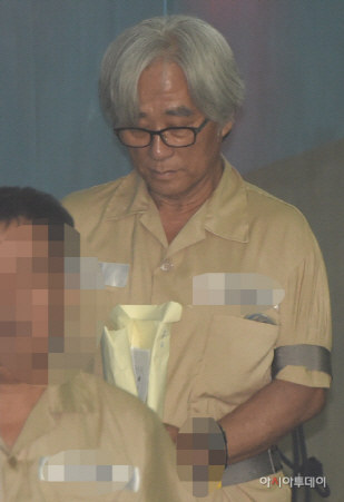 4 징역 7년 구형이윤택 징역 7년 구형이윤택징역7년 구형