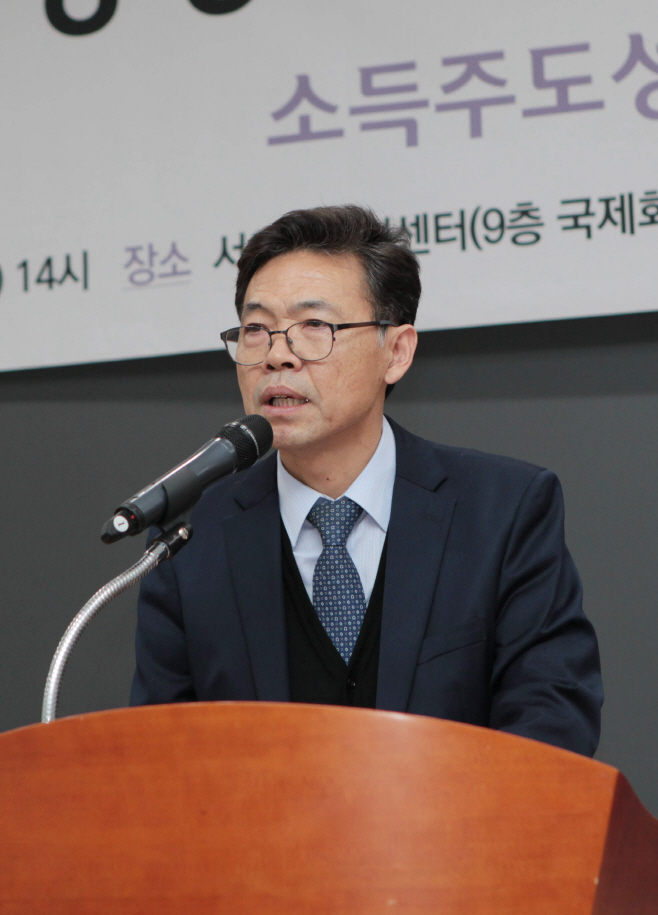 홍장표 소득주도성장특위 위원장
