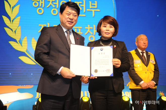 김미경 교통건설체육위원장, 대한민국 자원봉사 대상 수상