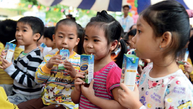 vietnamese-children-drinking-from-carton-packages