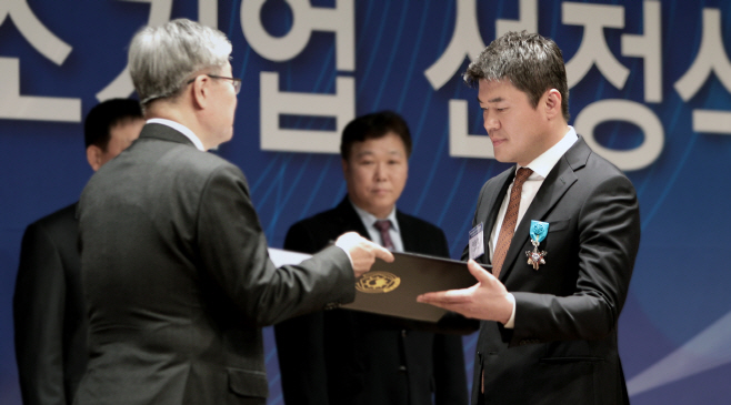 [이미지 자료] 코리아테크 이동열 대표 산업포장 수상