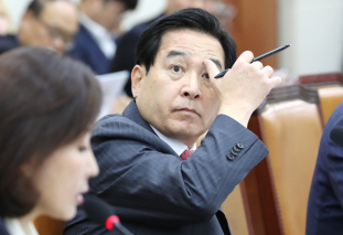 심재철 '기재위 국감에서'