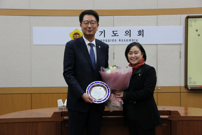 평택 김재균 도의원 제1교육위원회 최우수 의원 수상