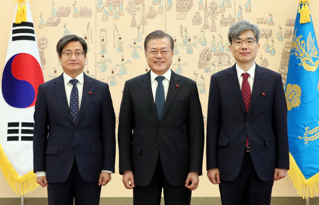 문재인 대통령, 대법관-대법원장과 함께 기념촬영