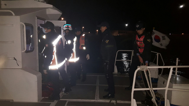 해상추락 차량 탑승자 119 구조대원에게 인계