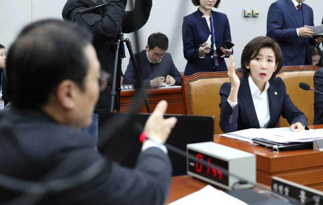 홍영표-나경원 '격론'<YONHAP NO-2742>