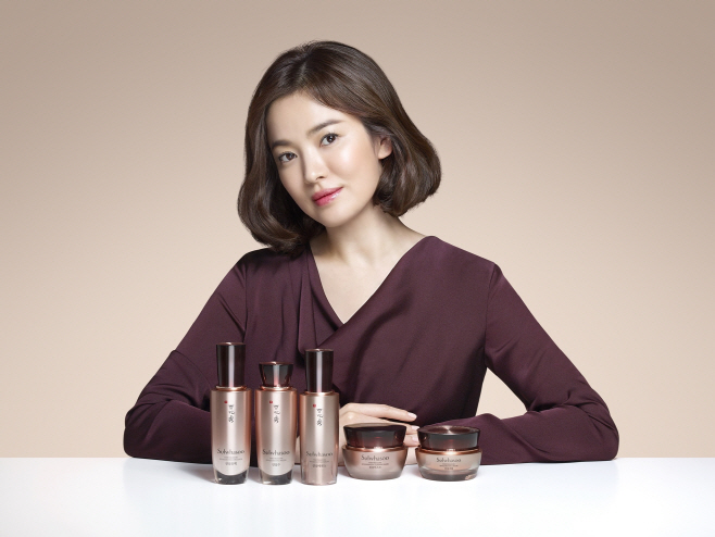 [설화수] 프리미엄 한방 안티에이징 진설 라인 모델컷