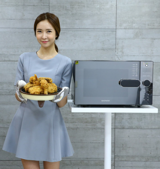 대우전자 '프라이어 오븐' 모델컷