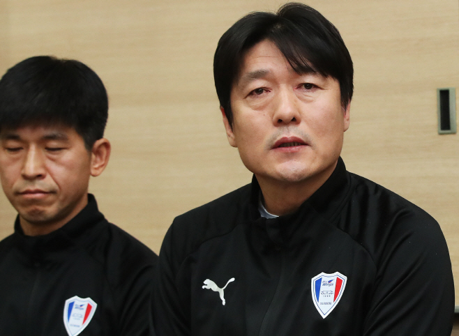 취임 소감 밝히는 이임생 감독<YONHAP NO-2393>