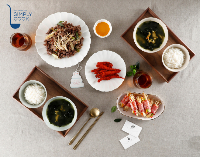 GS리테일 심플리쿡 1주년 생일상 이미지