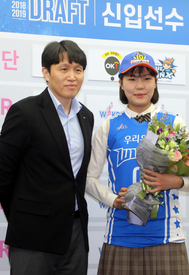 여자농구 신입 1순위, 숭의여고 박지현<YONHAP NO-2283>