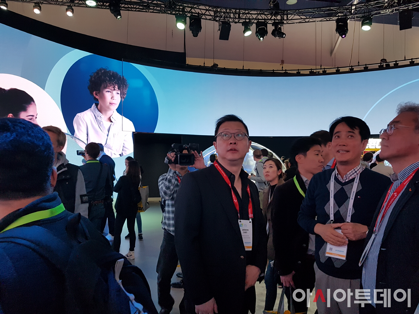 [포토][CES 2019]현대차 전시부스를 방문한 최재원 SK 수석부회장