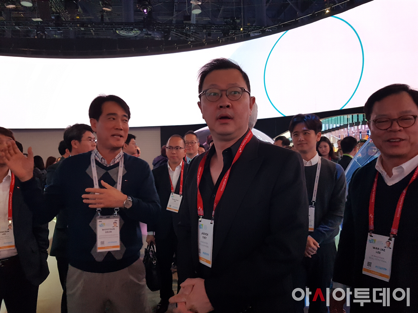 [포토][CES 2019]현대차 전시부스를 방문한 최재원 SK 수석부회장