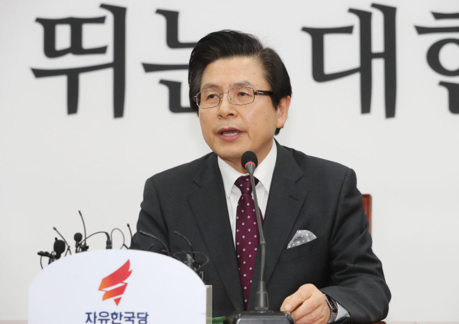 한국당 입당 기자회견하는 황교안 전 총리