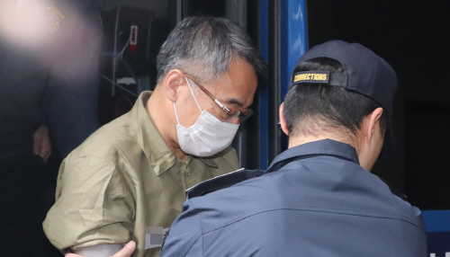 구속 후 첫 소환 조사받는 임종헌 전 법원행정처 차장