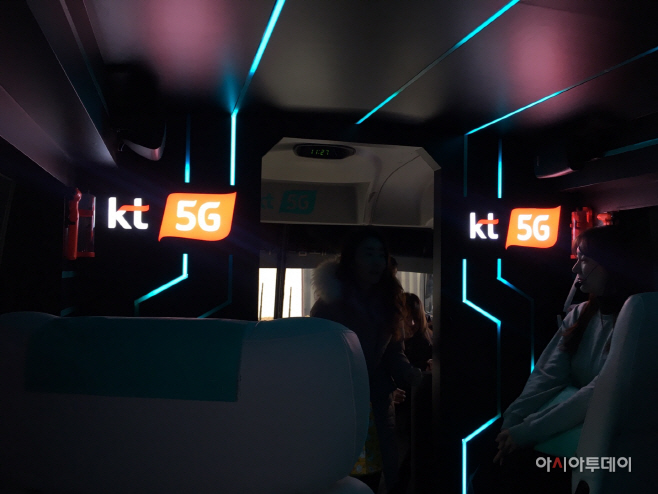 KT 5G 체험버스 내부