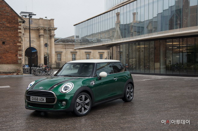 사진-MINI 60주년 에디션 (1)