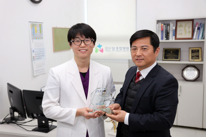 사진 삼진제약 의사사진전 최고작품상 전달식
