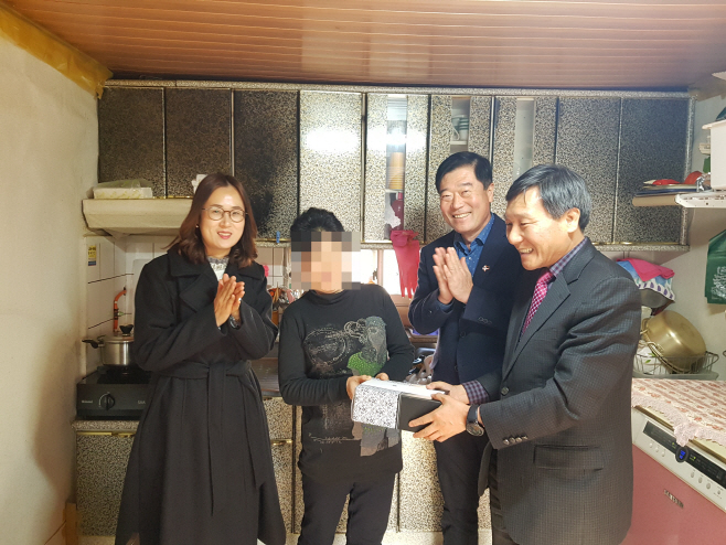 위문금 전달 사진
