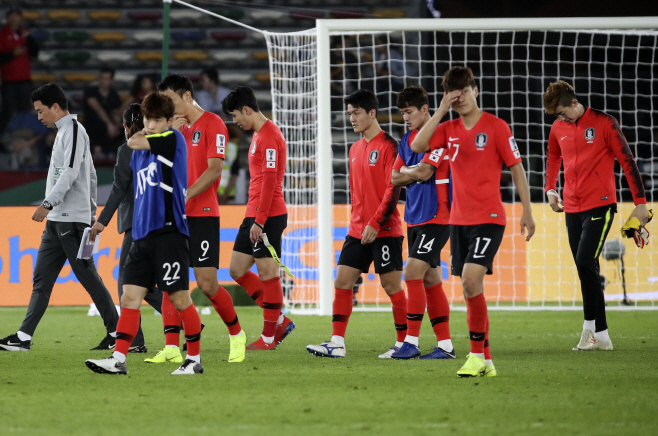 아쉬워하는 대표팀<YONHAP NO-6356>