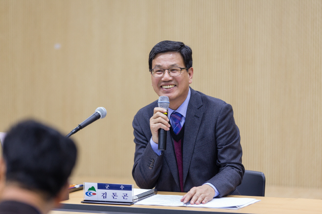 순방한 김돈곤 청양군수
