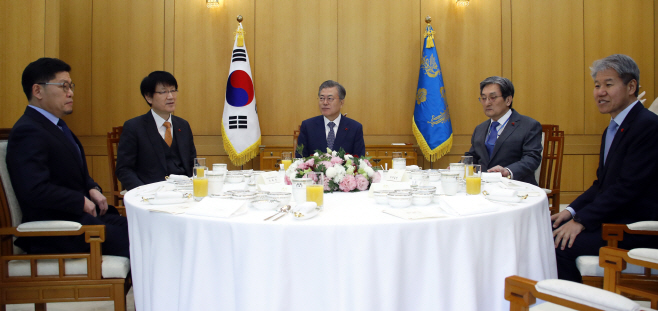 문 대통령, 국민경제자문회의 부의장-경제과학특별보좌관 오찬