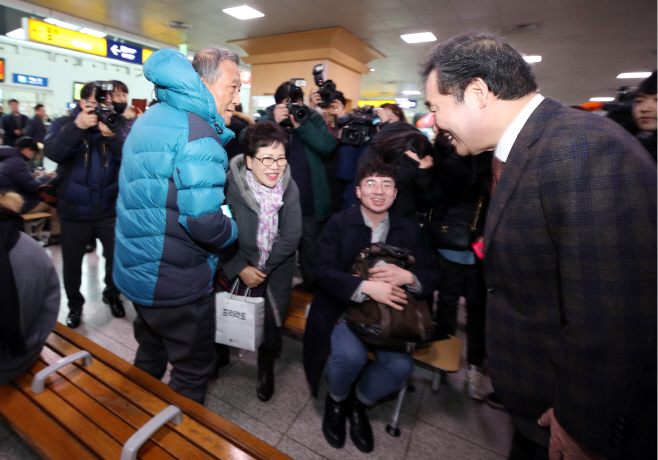 이낙연 총리, 서울역 방문