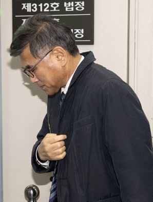 결심공판 출석하는 김학현 전 공정위 부위원장