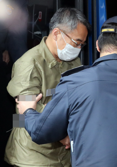 구속 후 첫 소환 조사받는 임종헌 전 법원행정처 차장