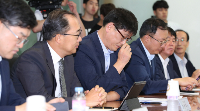 괴롭다 철강업계