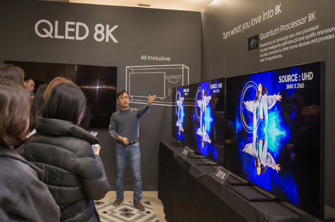 03_삼성 QLED 8K 개발 현장에 가다_QLED 8K 화질 시연(1)