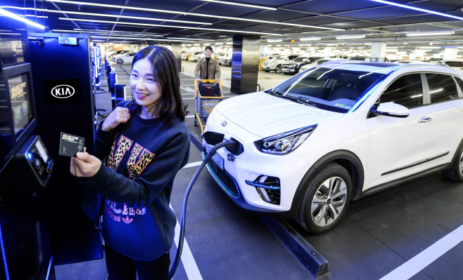 190211 (사진1) 기아차, 전기차 충전 관련 파트너십 체결