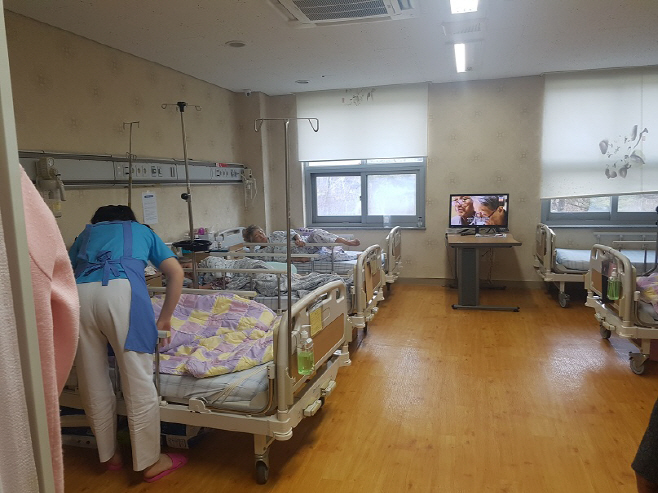1.보호자 없는 병실 지원 사업 운영 장면