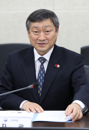 유아교육 공공성 강화 회의 참석한 박백범